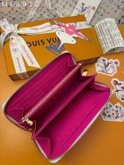 Louis Vuitton x Takashi Murakami Zippy Wallet in the white multicolored 19cm - 6