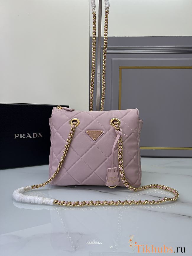 Prada Re-Edition 1995 Chaîne medium tote bag in light pink 25x24x5cm - 1