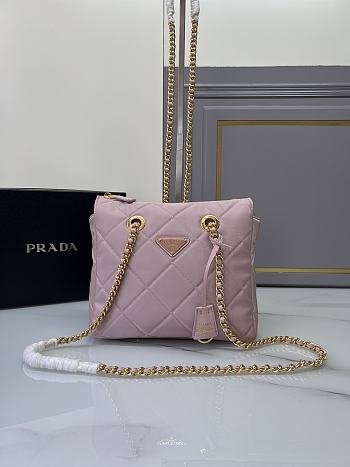 Prada Re-Edition 1995 Chaîne medium tote bag in light pink 25x24x5cm