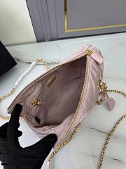 Prada Re-Edition 1995 Chaîne medium tote bag in light pink 25x24x5cm - 4