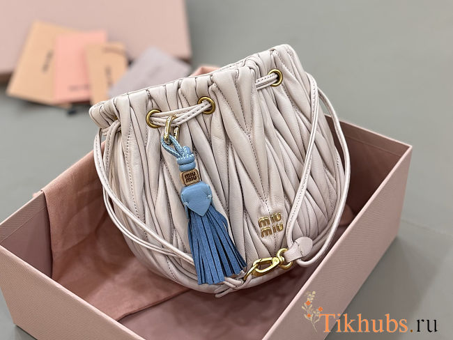Miu Miu Matelassé nappa leather pouch in beige 14x16x7.5 cm - 1