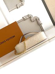 Louis Vuitton Wallet On Chain Ivy bag in cream 23.5x12x4.3 cm - 6
