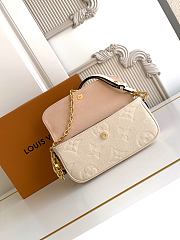 Louis Vuitton Wallet On Chain Ivy bag in cream 23.5x12x4.3 cm - 5