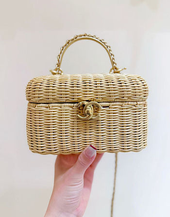 Chanel Vanity Case made of braided rattan with gold-tone hardware 11.5*19.5*11cm