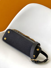Louis Vuitton Capucines BB handbag Taurillon leather in black color with accessory 27x17.3x9 cm - 5