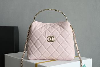 Chanel Clutch 25s with chain in light power color size 18x13x7 cm
