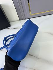 Prada Re-Edition 2002 bag is featured in a striking blue leather 22.5x16x7.5cm - 4