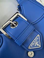 Prada Re-Edition 2002 bag is featured in a striking blue leather 22.5x16x7.5cm - 2