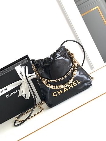 Chanel 22 mini handbag made of shiny calfskin with gold-tone hardware 20*19*6cm