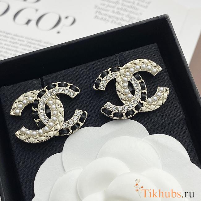 Chanel CC earrings with elegant pearl and gemstone details - 1