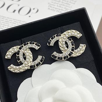 Chanel CC earrings with elegant pearl and gemstone details