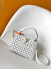 Louis Vuitton Capucines Mini bag in a white laser-cut design 14x8x21 cm - 1