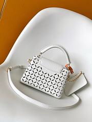 Louis Vuitton Capucines Mini bag in a white laser-cut design 14x8x21 cm - 6