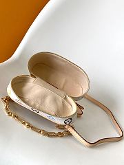 Louis Vuitton x Takashi Murakami Vanity Chain Pouch in white Monogram Multicolore 11.5 x 6.5 x 19  - 3