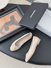 Chanel ballerina flats in beige suede - 4