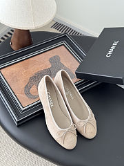 Chanel ballerina flats in beige suede - 2