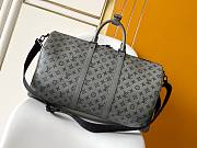 Louis Vuitton Keepall Bandoulière 50 in Monogram Shadow leather M46117 50x29x23 cm - 4
