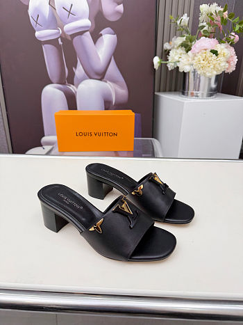  Louis Vuitton Mare Mule in black leather