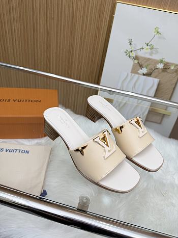 Louis Vuitton Mare Mules in beige leather