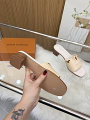  Louis Vuitton Mare Mules in beige leather - 4