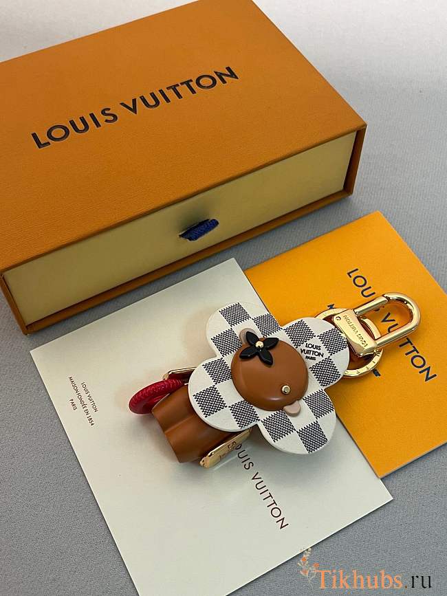 LV charm 02 - 1