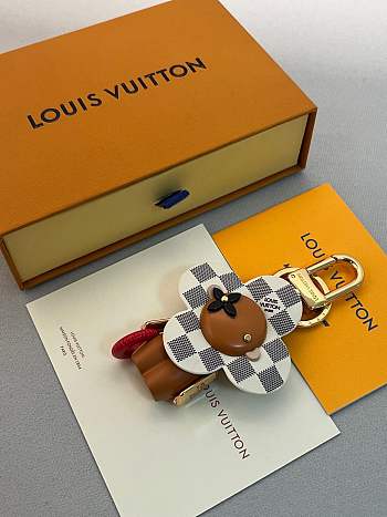 LV charm 02