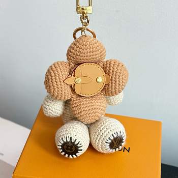 LV charm 03