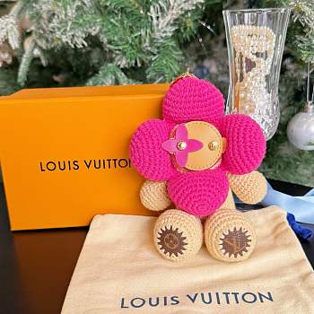 LV charm 04