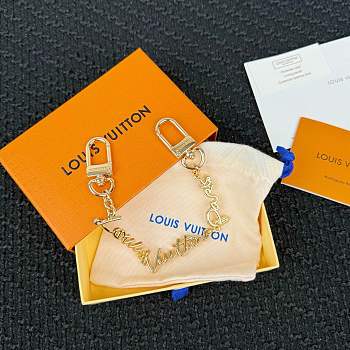 LV charm 05