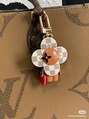 LV charm 02 - 5