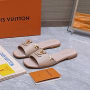 Louis Vuitton LV Capri Flat Mules in beige color - 3