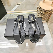 Saint Laurent Cassandra flat sandals in black patent leather - 4