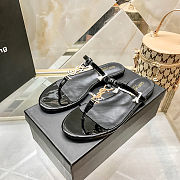 Saint Laurent Cassandra flat sandals in black patent leather - 2