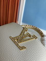 Louis Vuitton Capucines mini handbag in powder beige with crystal-embellished logo 13.6x8x21 cm. - 3