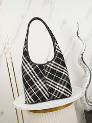 Burberry Canvas Check Large Shoulder Bag Black Calico 27.5 x 16 x 29 cm - 4