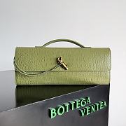 Bottega Veneta Andiamo Crocodile Clutch Matcha Bag 31x13x3cm - 1