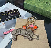 Gucci Dog-shaped bag pink charm  - 2
