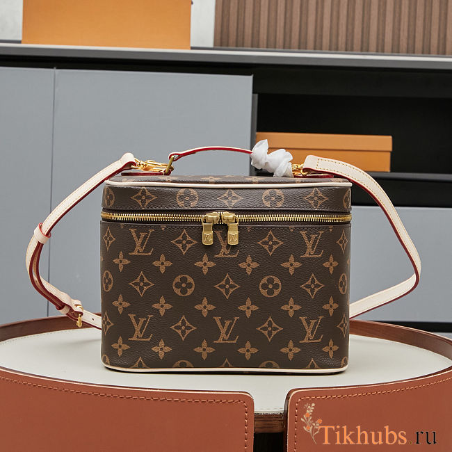 Louis Vuitton Nice BB vanity case 24x18x14.5 cm - 1