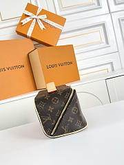 Louis Vuitton cosmetic pouch in Monogram canvas 13x13x24 cm - 5