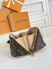 Louis Vuitton cosmetic pouch in Monogram canvas 13x13x24 cm - 4