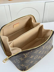 Louis Vuitton cosmetic pouch in Monogram canvas 13x13x24 cm - 3