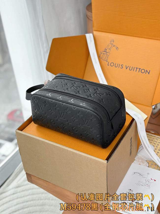 Louis Vuitton Dopp Kit in black 15x16.5x28 cm - 1