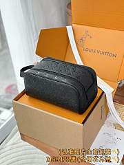Louis Vuitton Dopp Kit in black 15x16.5x28 cm - 1