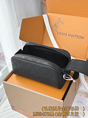 Louis Vuitton Dopp Kit in black 15x16.5x28 cm - 3