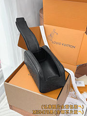 Louis Vuitton Dopp Kit in black 15x16.5x28 cm - 2