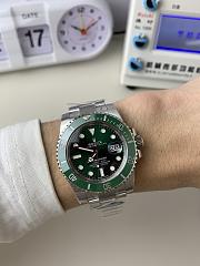 Rolex Submariner Date 116610LV Hulk watch 40 mm dial - 4