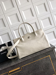 Chanel Executive Leather White Tote 24x36x14 cm - 1