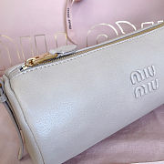 Miu Miu logo-embossed Leather Pouch Bag  22 x 9 x 9 cm - 2