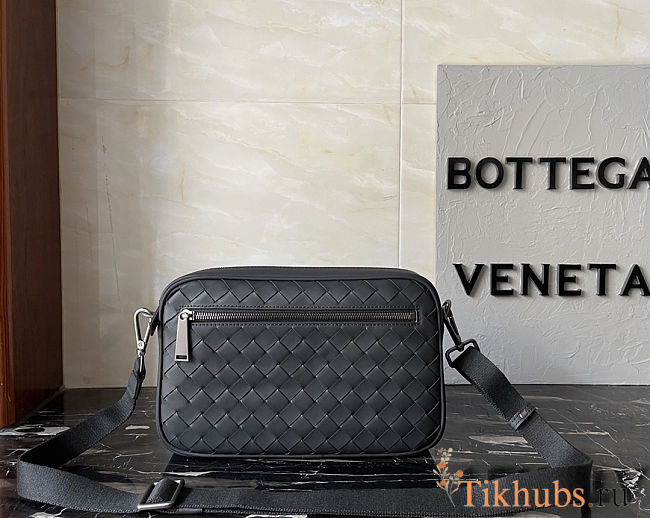 Bottega Veneta Men's BV Crossbody Bag 27x17x7cm - 1