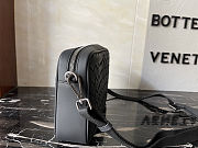 Bottega Veneta Men's BV Crossbody Bag 27x17x7cm - 2